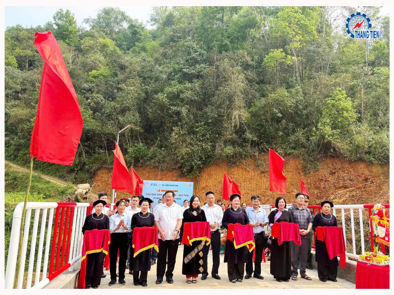 KHÁNH THÀNH CẦU DÂN SINH HOẰNG SÚM – KÉO THIN: VIẾT TIẾP HÀNH TRÌNH “NHỊP NỐI YÊU THƯƠNG” TẠI CAO BẰNG.
